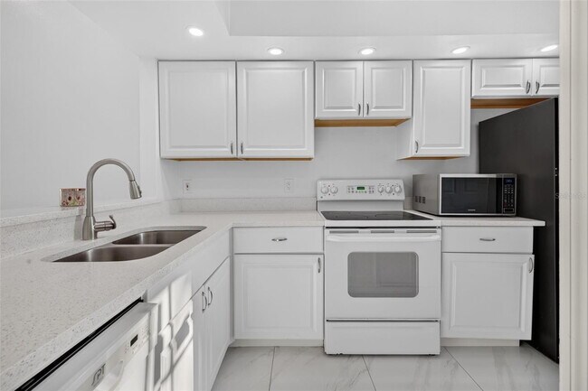 Building Photo - 3128 Sandy Shore Ln