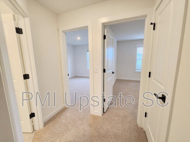 Building Photo - 1283 Westgate Vlg Dr