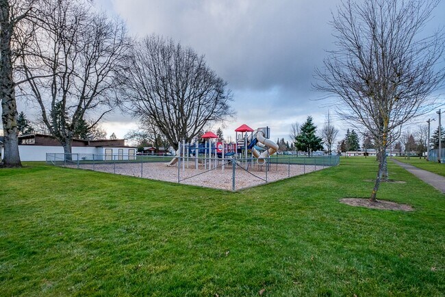 Building Photo - Must see modern apartment near pickleball courts and community amenities!