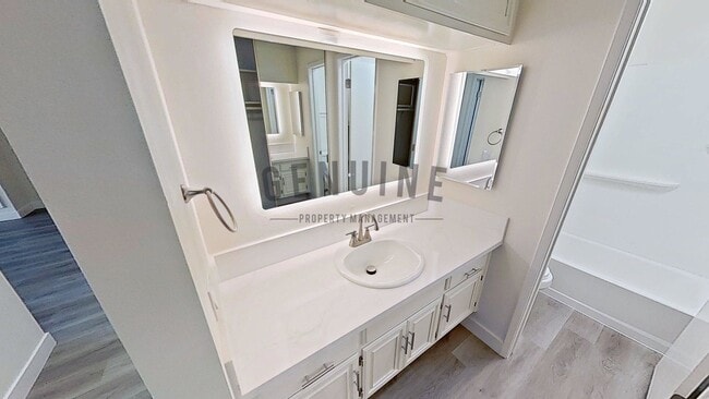 Building Photo - Remodeled 2Bd 2Ba Condo in Newport