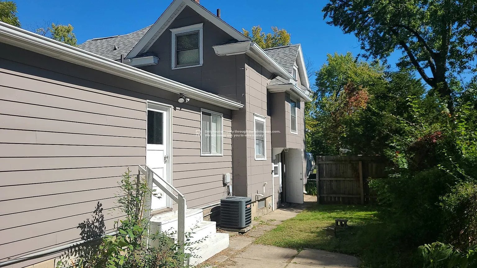 Building Photo - 909 Blaine Ave