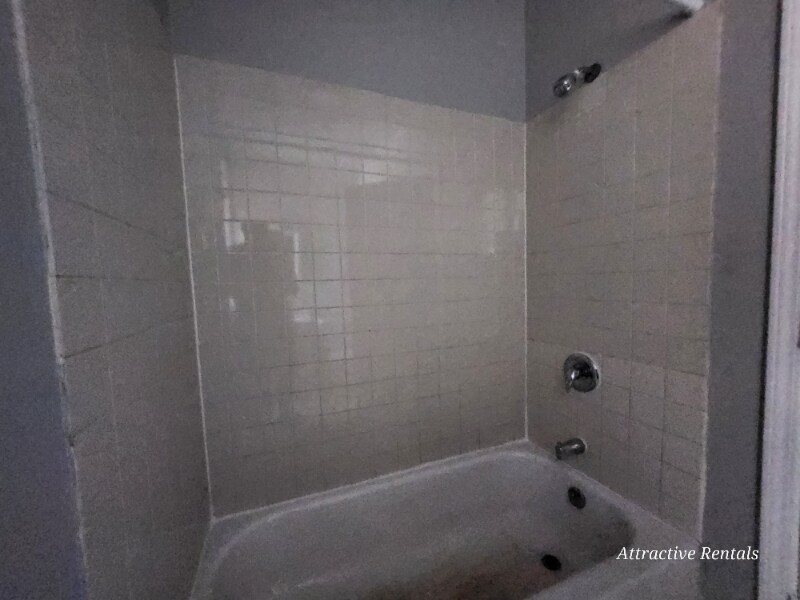 Building Photo - 6800 S Harper Ave