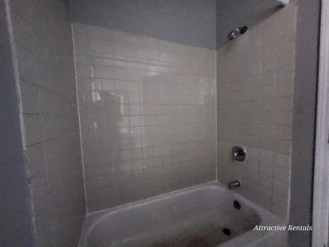 Building Photo - 6800 S Harper Ave