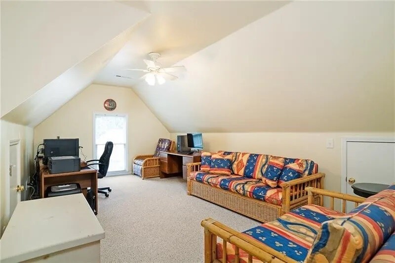 Building Photo - 3915 High Gables E