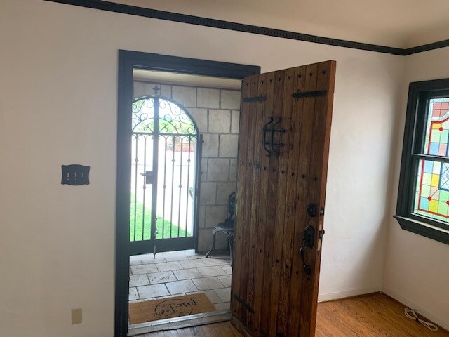 Front entry into living room - 14829 Carnell St