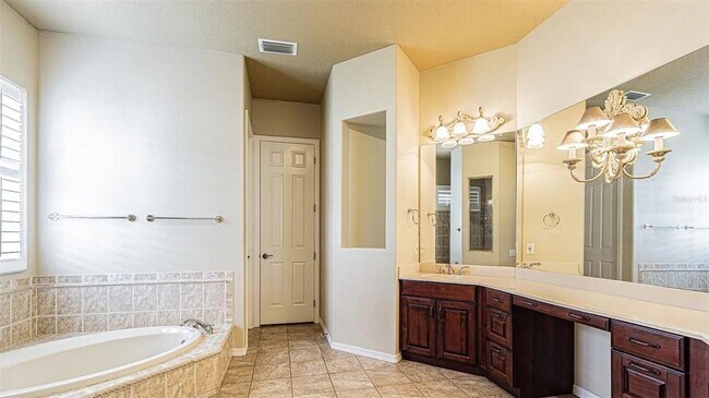 Building Photo - 3015 Northfield Dr