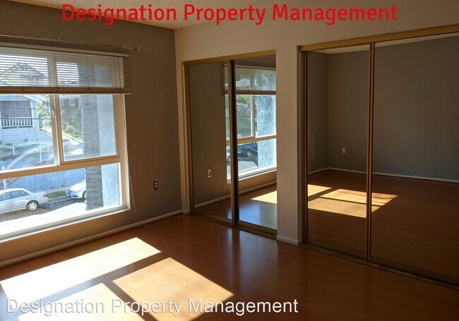 Building Photo - 2 br, 1.5 bath House - 3015 Division St. #211