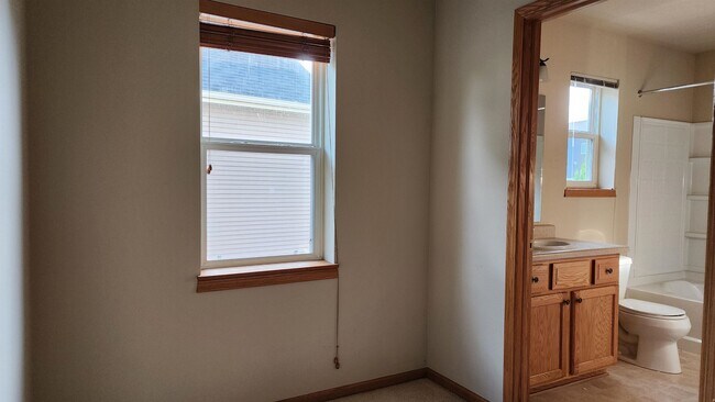 Building Photo - 9412 Briar Haven Dr