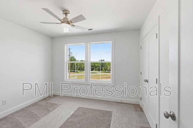 Building Photo - 406 Legends Court