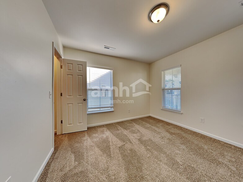 Building Photo - 306 Peters Creek Dr