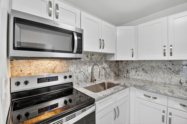 Building Photo - 1735 NE 164th St