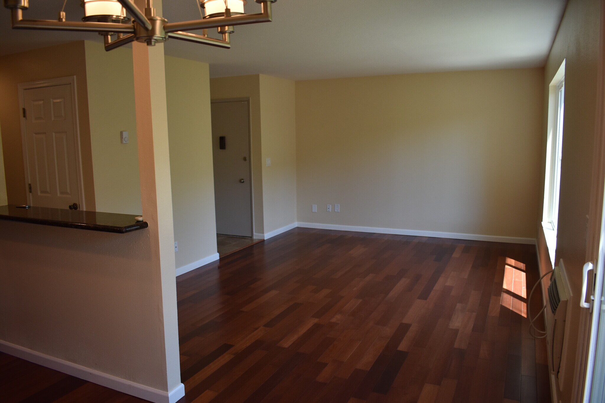 Building Photo - 200 SW Florence Ave