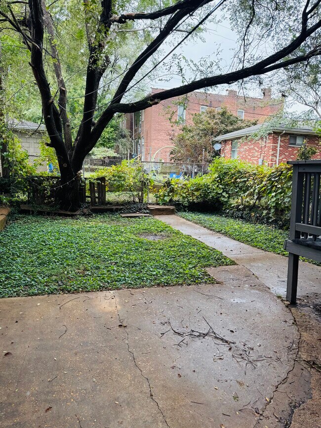 Building Photo - 3209 Iowa Ave