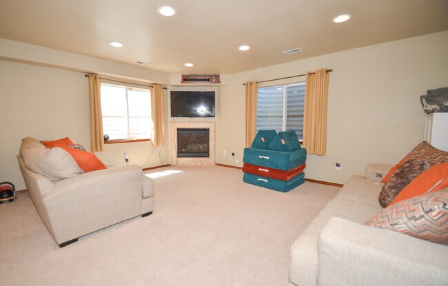 Building Photo - 7012 Hillock Dr