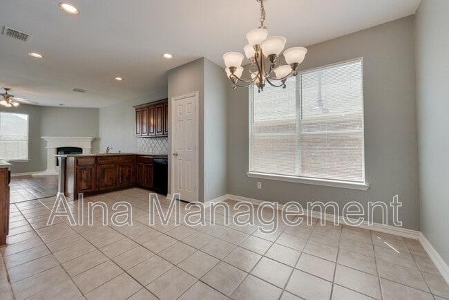 Building Photo - 2640 Lake Ridge Dr