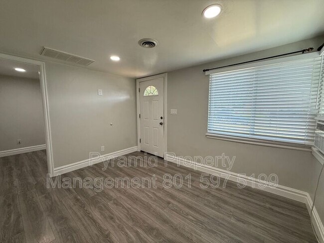 Building Photo - 3180 S 400 E