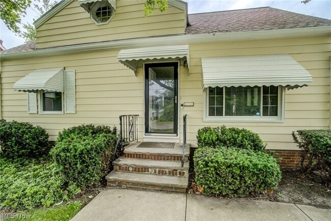 Building Photo - 1343 Victory Dr