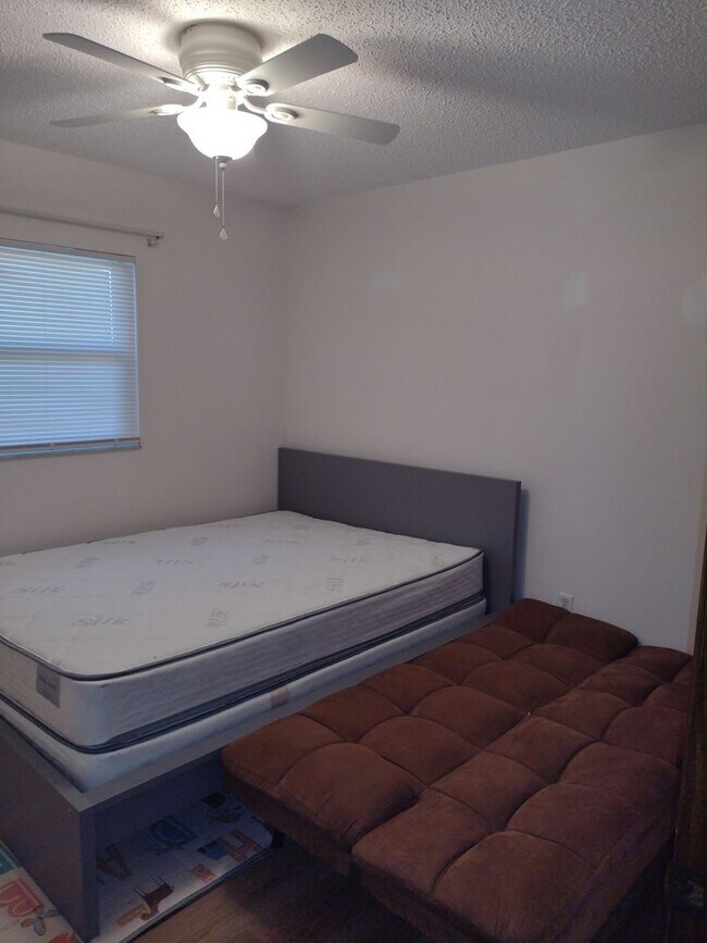 Building Photo - 3 - 2 in Fruitland Park