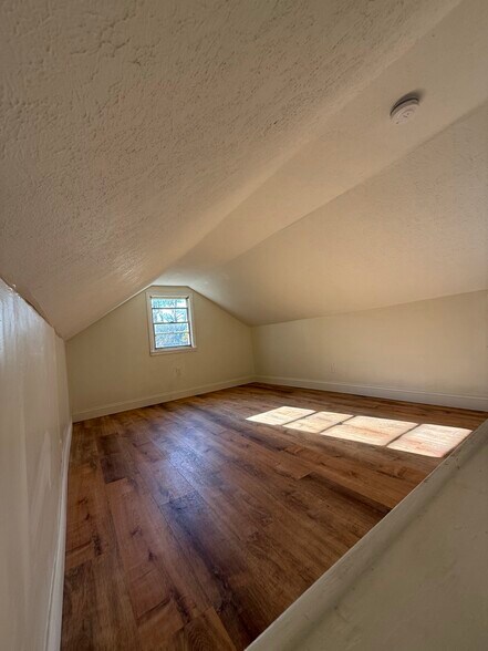 Building Photo - 10 Avon Rd