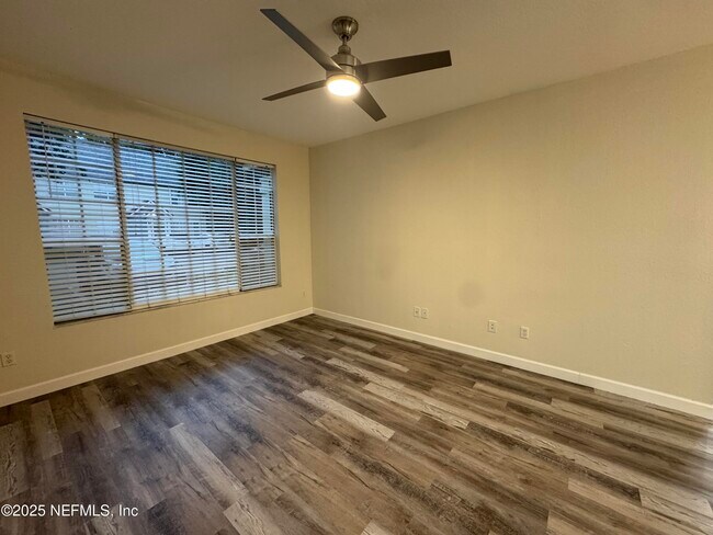 Building Photo - 13703 Richmond Park Dr N