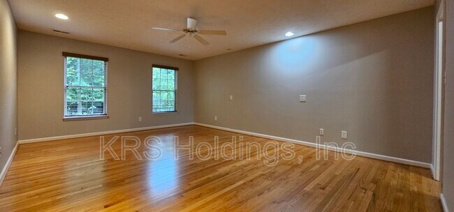 Building Photo - 215 Bayberry Ln