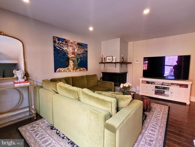 Building Photo - 1106 Lombard St