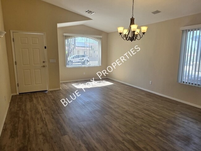 Building Photo - 6078 N Panorama Park Dr