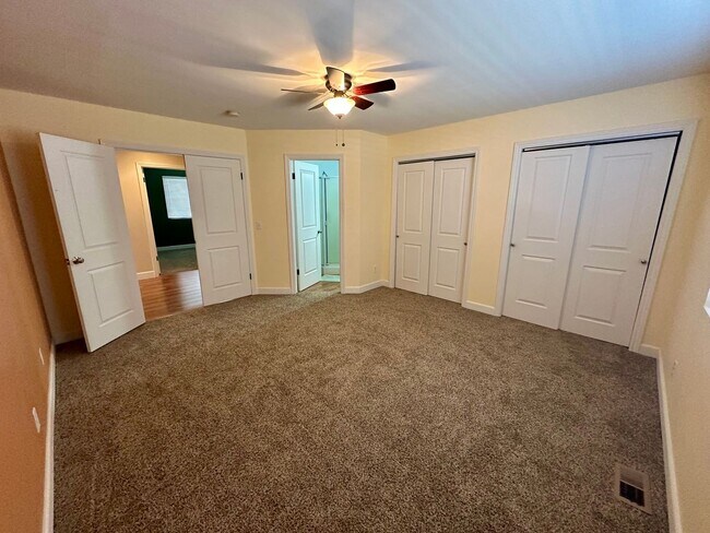 Building Photo - 3 Bedroom 2.5 Bathroom Home on 10 Acres Wi...