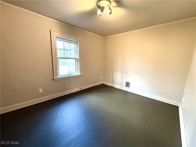 Building Photo - 607 Copley Rd