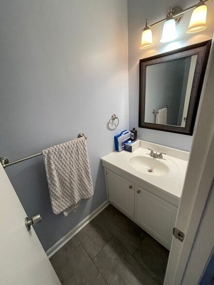 Building Photo - 5035 Clairmont Ct