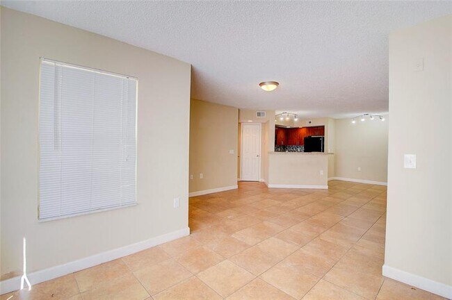 Building Photo - 643 Vista Isles Dr