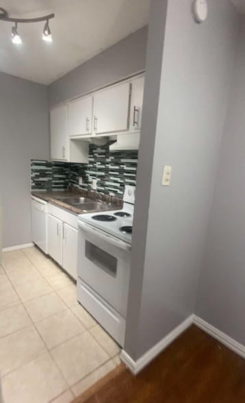 Building Photo - 5601 Birchman Ave