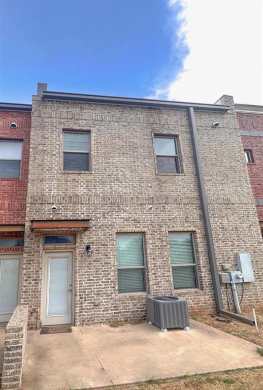 Building Photo - 473 S Fretz Ave