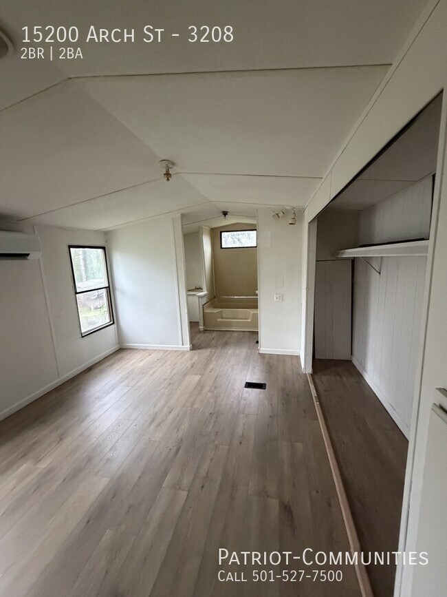 Building Photo - 15200 Arch St Pike