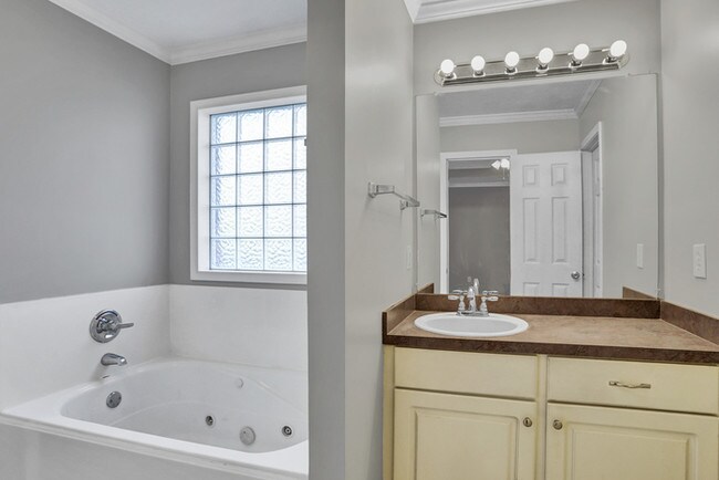 Building Photo - Beautiful Home on Silverleaf Cove