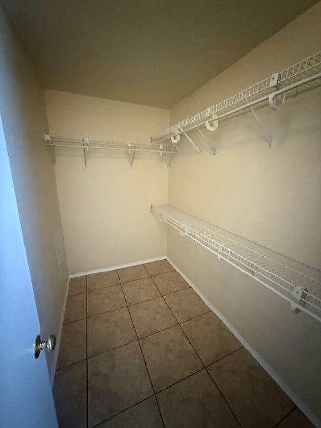 Building Photo - Beautiful Southwest Location 3 bedroom 2 bath 2 car garage