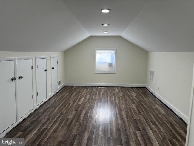 Building Photo - 9300 Sanger St