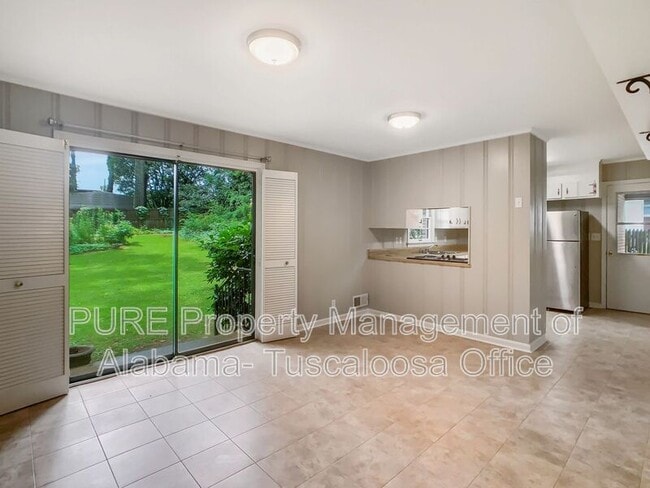 Building Photo - 3613 Mayfair Dr