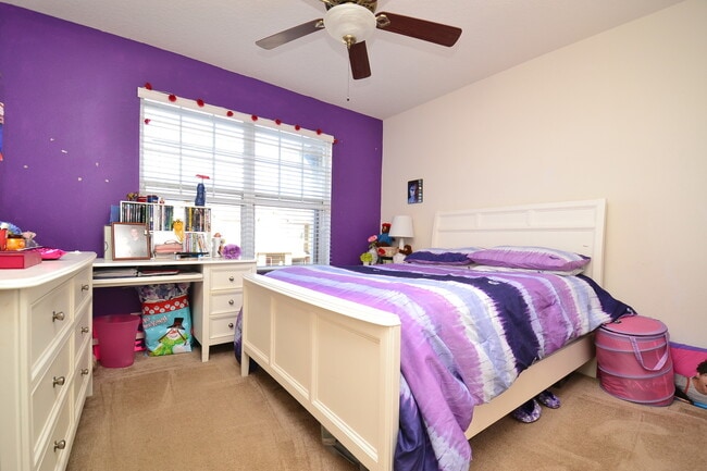 Building Photo - Large, End Unit 5B/3.5B Townhome - Gated Community, Heritage Commons