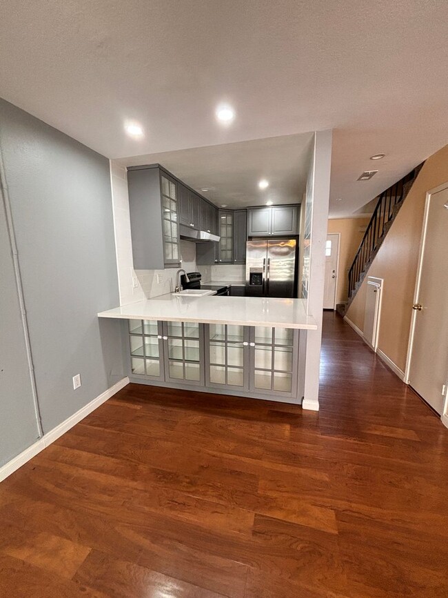 Building Photo - 2BD/2BA TOWNHOUSE FOR RENT IN CLAIREMONT! ...