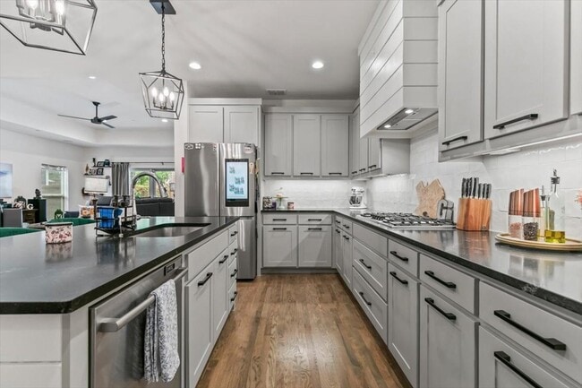 Building Photo - 809 Meadowbend Loop S