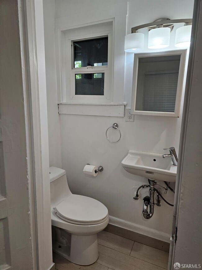 Building Photo - 615 15th Ave