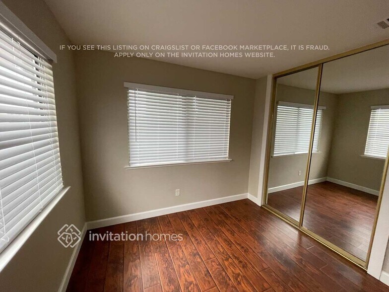 Building Photo - 2810 Iris Ct