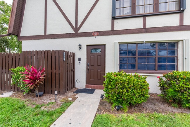 Primary Photo - 103 Weybridge Cir