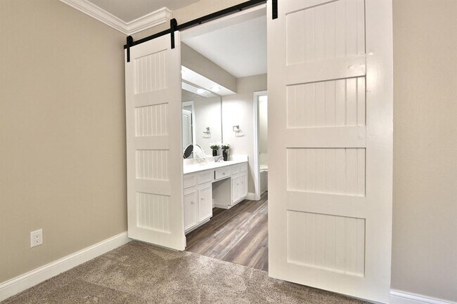 Building Photo - 3880 Williamsburg Cir