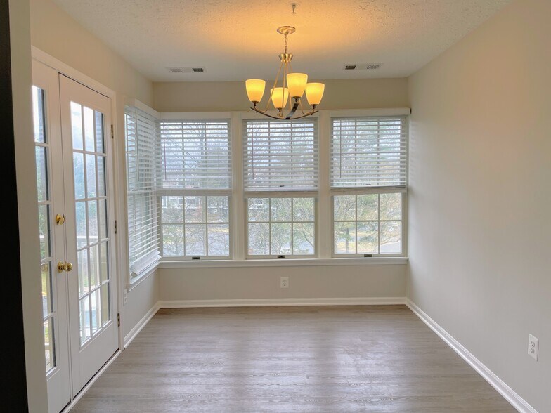 Building Photo - 13107 Briarcliff Ter