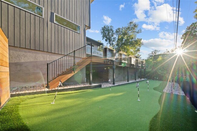 Building Photo - 2904 Westhill Dr