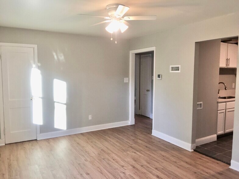 Living room - 3219 2nd Ave