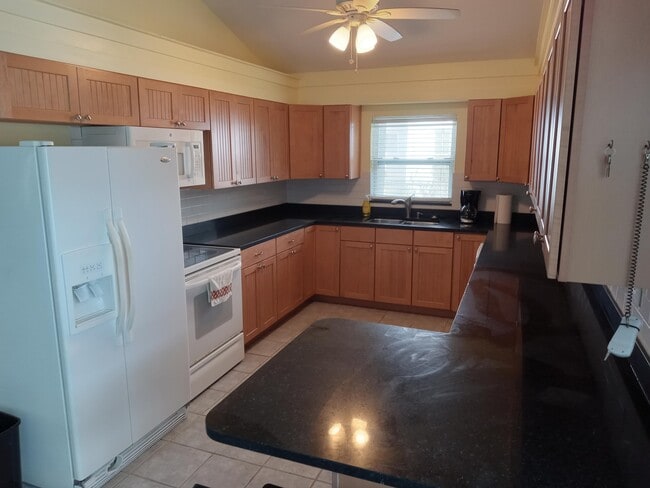 Building Photo - 1655 Sunrise Dr
