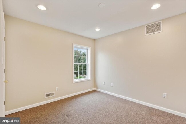 Building Photo - 104 Poplar St
